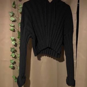 Black cropped sweatshirt